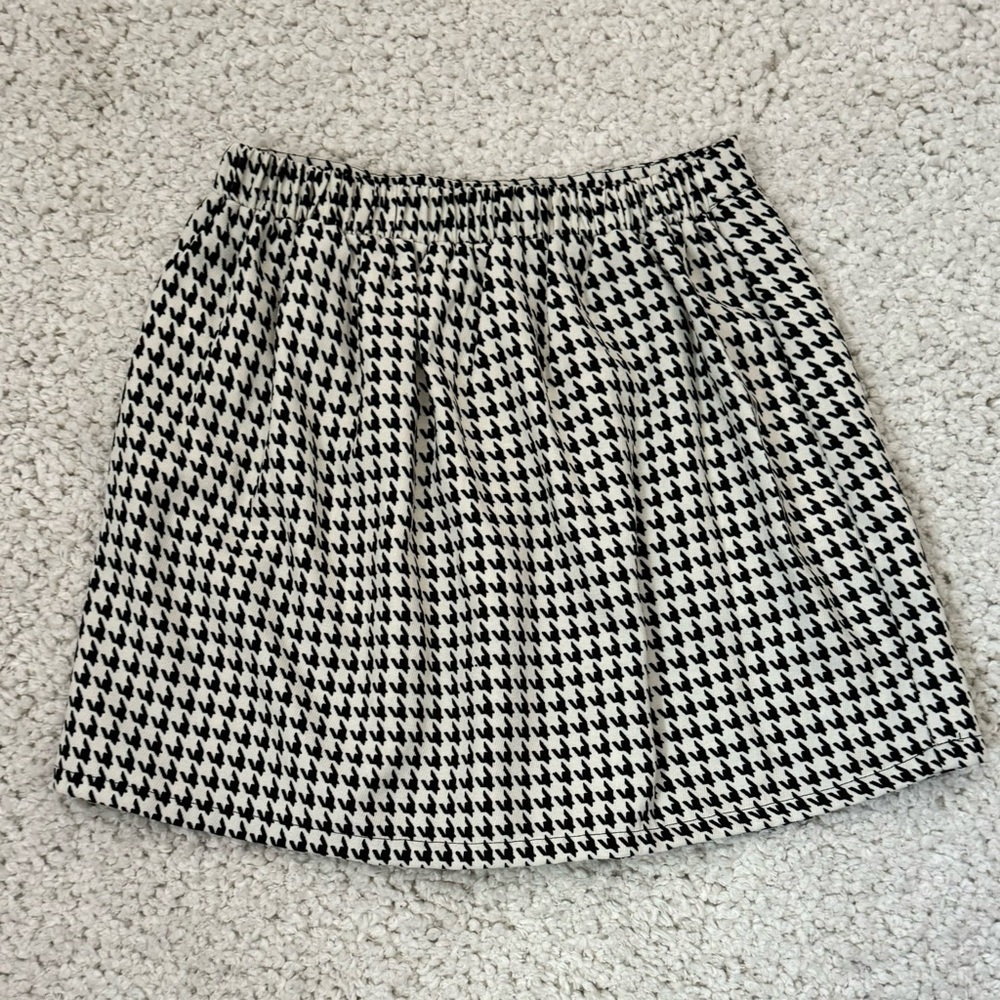 Houndstooth pleated skirt with elastic waist